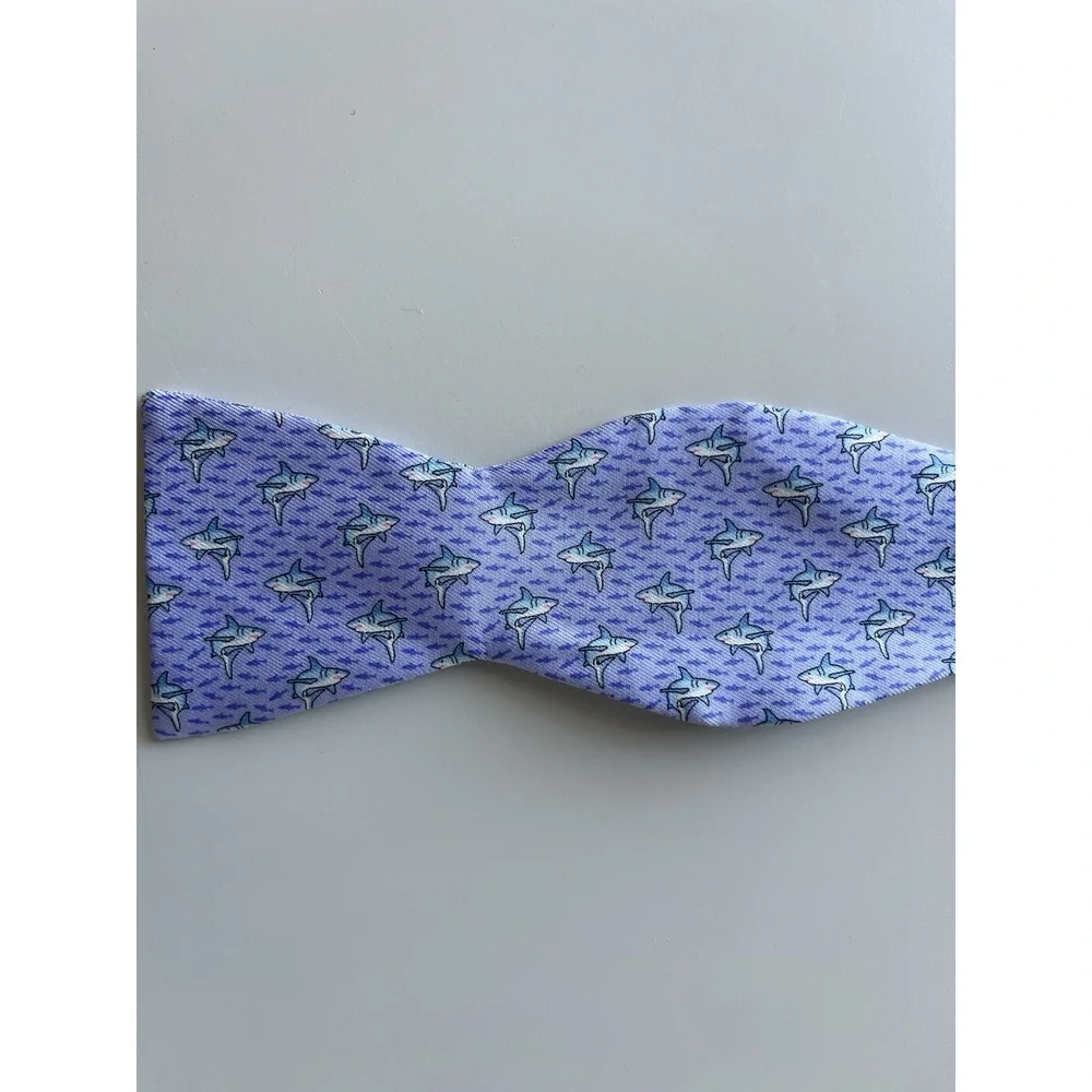 Vineyard Vines Bow Tie Silk‎ Adjustable - Blue Beach Shark USA EUC